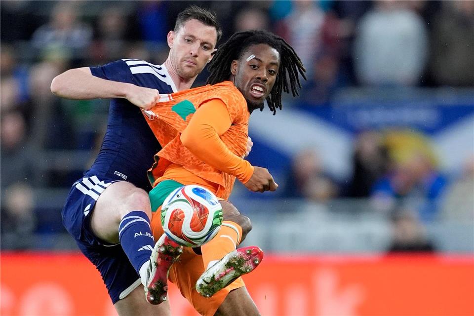 Gegen die DFB-Elf nicht dabei: Elye Wahi (r). (Archivbild)Peter Byrne/PA Wire/dpa