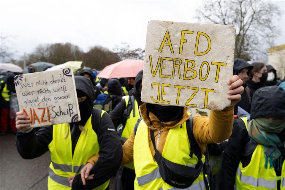 Gegen die Gründung der bundesweiten neuen AfD-Jugendorganisation im November in Gießen hat sich damals eine Großdemo formiert. Die Gründung des Landesverbandes ist im März in Fulda geplant. (Archivbild)Boris Roessler/dpa