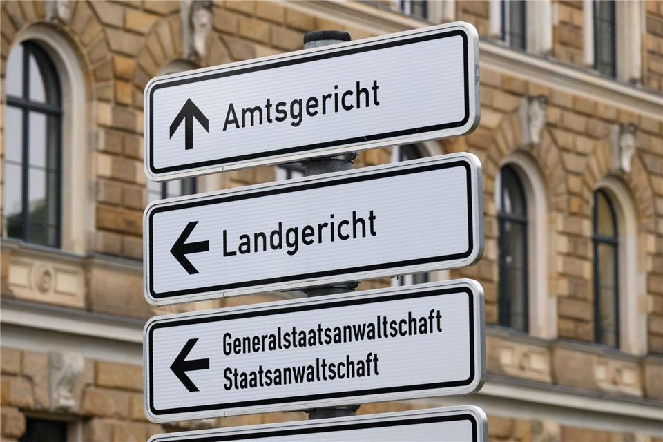 Gegen zwei „Reichsbürger“ ist Anklage erhoben worden. (Symbolbild)Robert Michael/dpa