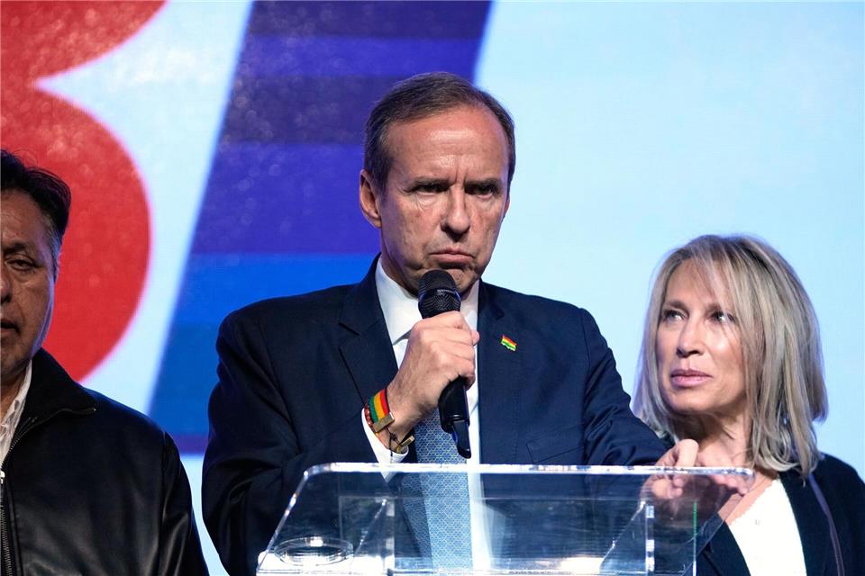 Ende der linken Ära in Bolivien: Paz gewinnt Präsidentenwahl Gegenkandidat Jorge „Tuto“ Quiroga hat die Stichwahl verloren. Juan Karita/AP/dpa