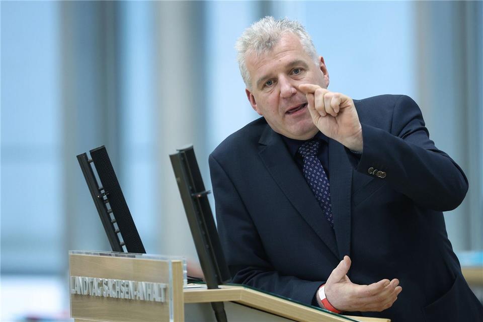 Geht davon aus, dass es aus seinen Reihen keine Zustimmung zum AfD-Antrag geben wird: CDU-Fraktionschef Guido Heuer. (Archivbild)Ronny Hartmann/dpa