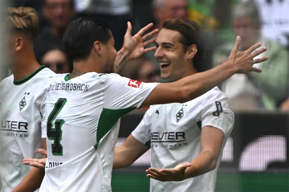 Geht doch: Findet Florian Neuhaus unter dem neuen Trainer Alexander Blessin zu neuer Form zurück ? (Archiv)Federico Gambarini/dpa