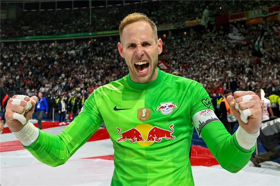 Geht in seine zwölfte Saison mit RB Leipzig: Torwart Péter Gulásci. (Archivbild)Robert Michael/dpa