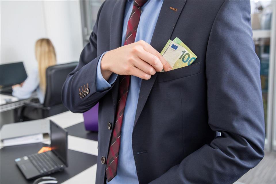 Geld gegen Vorteilsgewährung? Das steht unter Strafe.picture alliance / dpa-tmn