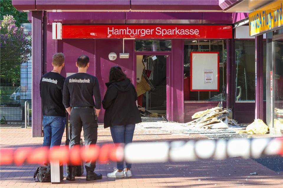 Geldautomaten geraten häufig in das Visier von Kriminellen. (Archivbild)Bodo Marks/dpa