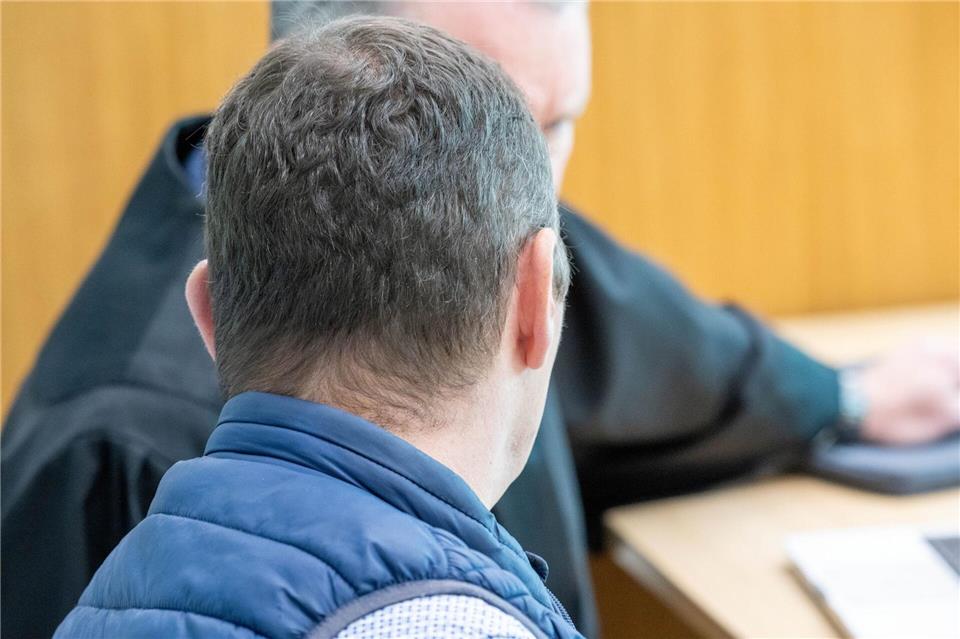 Kein Vorsatz, aber heftig: Cabriofahrer fährt Schüler an Geldstrafe für Angeklagten (re.)Stefan Sauer/dpa