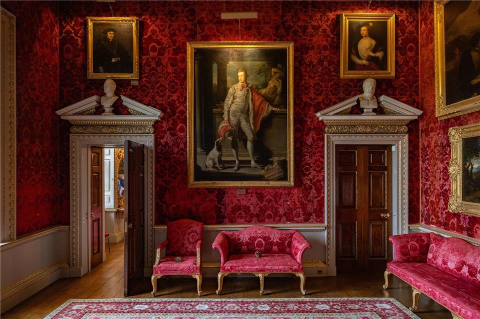 Gemalt von Pompeo Batoni, 1774: Thomas William Coke. Das Portrait hängt umgeben von anderen Werken in Holkham Hall. Mauritshuis/dpa-tmn