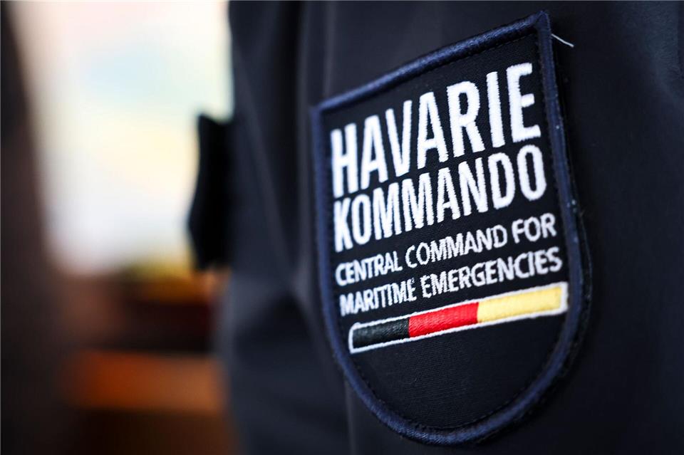 Gemeinsam mit Hunderten Einsatzkräften des Technischen Hilfswerks trainiert das Havariekommando im niedersächsischen Brake - bei sehr hohen Temperaturen. (Archivbild)Christian Charisius/dpa