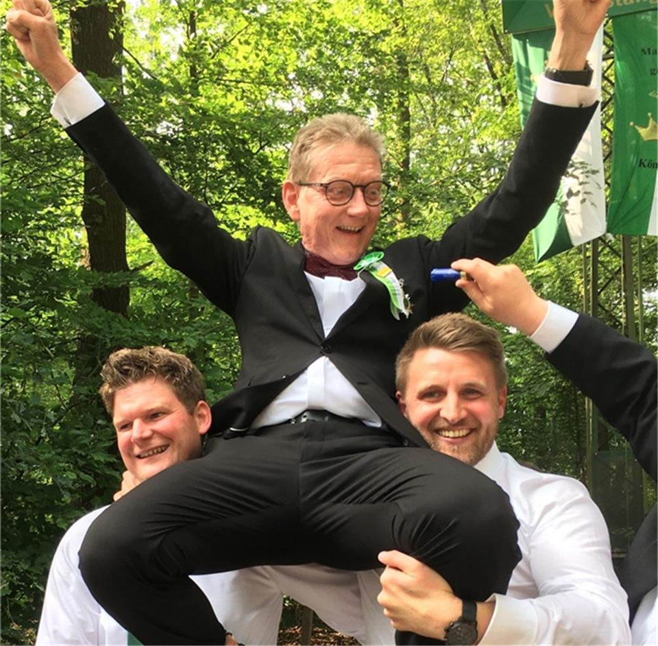 Gemeinsam mit König Jürgen Selting wird gefeiert. 