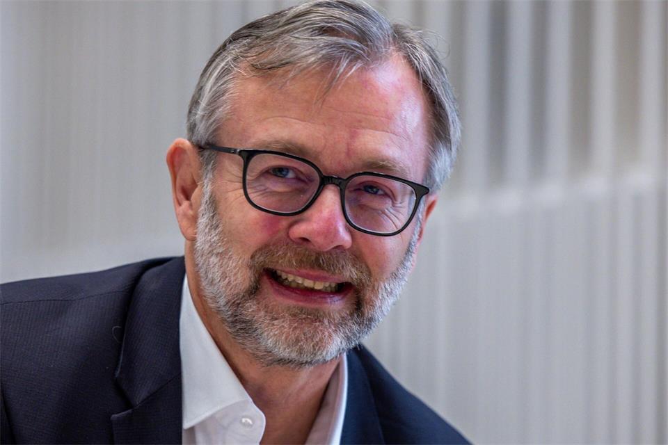 Gemeinsam mit ihrem Kollegen Heiko Geue (SPD) aus Mecklenburg-Vorpommern hat Schneider nun eine Kooperation beider Länder vorangetrieben. (Archivbild)Jens Büttner/dpa