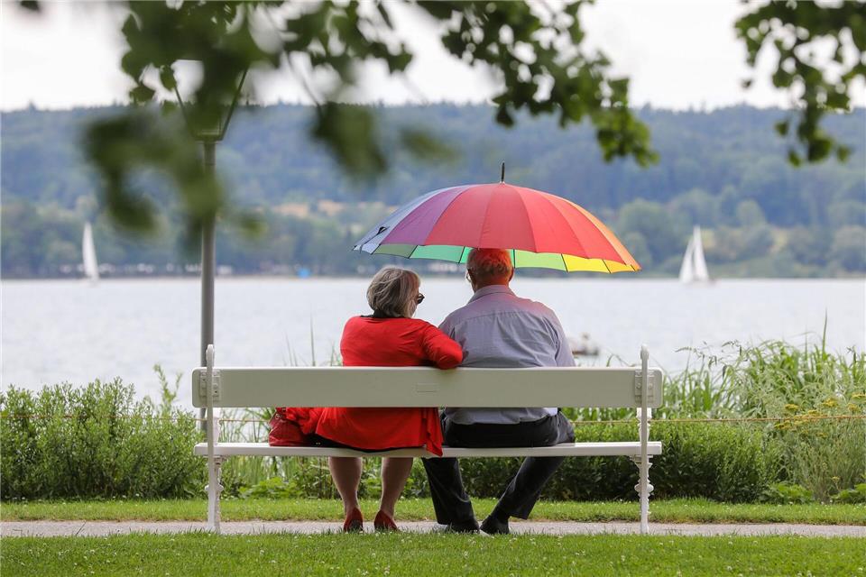 Gemeinsame Glücksmomente reduzieren Stresshormone bei Paaren  Gemeinsam positive Momente zu teilen hilft der Gesundheit. (Symbolbild)Thomas Warnack/dpa