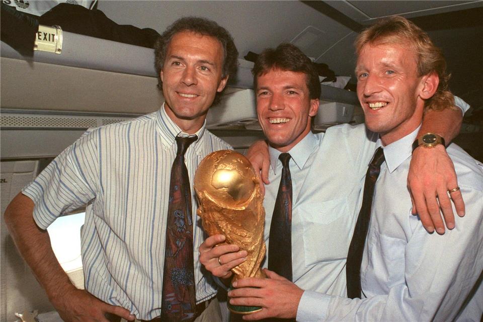 Gemeinsam wurden Franz Beckenbauer (l), Lothar Matthäus (m) und Andreas Brehme (r) 1990 Weltmeister.Wolfgang Eilmes/dpa