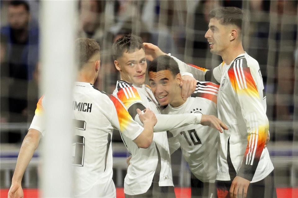 Gemeinsamen Torjubel von Kai Havertz (vr), Jamal Musiala und Florian Wirtz gab es bei der Heim-EM vor zwei Jahren.Christian Charisius/dpa