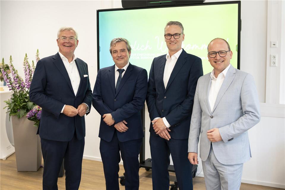 Gemeinsamer Start für die medizinische Weiterentwicklung im Klinikum Westmünsterland: Aufsichtsratsvorsitzender Jürgen Büngeler, Prof. Dr. Dirk Meyer-Olson, PD Dr. Burkhard Möllenbeck und Geschäftsführer Holger Winter (v.l.) freuen sich auf die Zusammenarbeit.