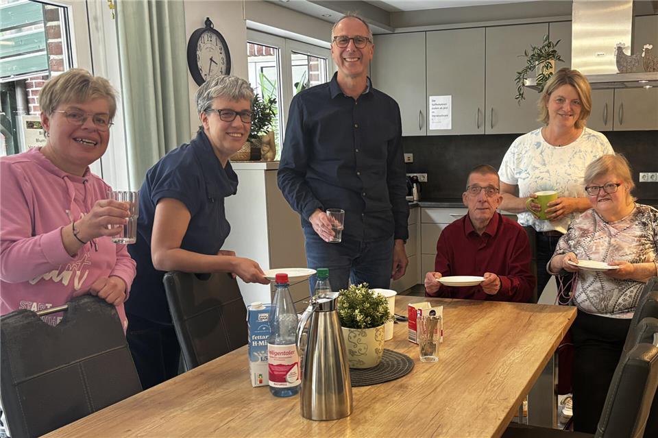 Wohnhaus Heiden: Gemeinsam leben an der Friesenstraße Gemeinschaft ist wichtig im Wohnhaus der Lebenshilfe in Heiden: Karin Lammering (von links), Silke Oenning, Udo Höing, Franz-Josef Hovermann, Elke Stelte und Helga Rieken.