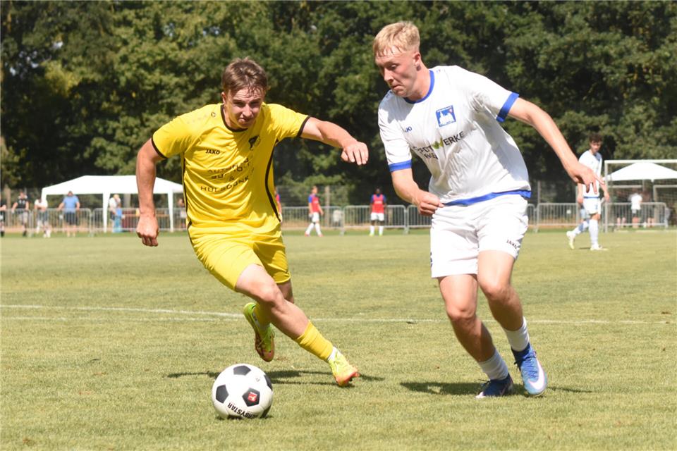 Gemens Justin Marquart (rechts) hatte die dicke Chance zum Anschluss, ehe mit dem Abpfiff noch das 3:0 für Ibbenbüren fiel.