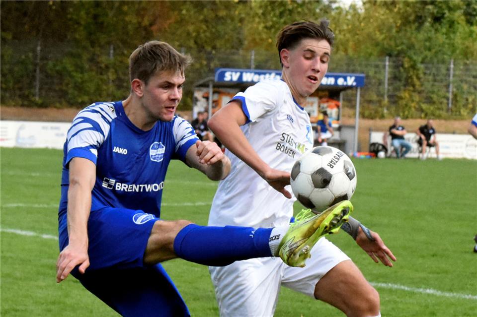 Gemens Sportlicher Leiter Sven Stegeist überrascht von den Leistungen des jungen Abwehrmanns Jan-Frederik Büning (Foto/rechts): „Er hatte null Anpassungsprobleme.“