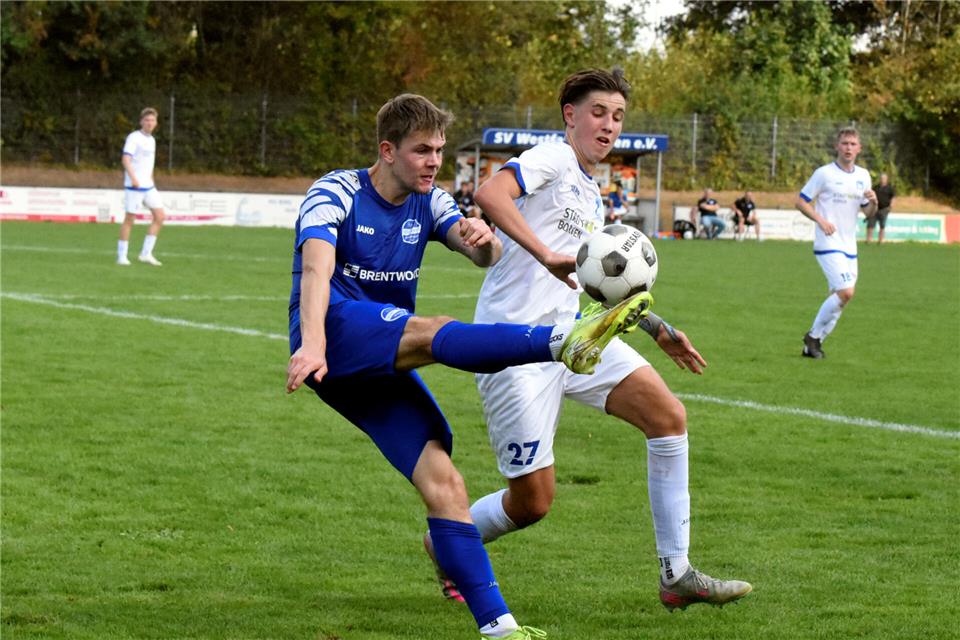 Gemens junger linker Verteidiger Jan-Frederik Büning (rechts) verletzte sich in der Nachspielzeit schwer an der Schulter und musste ins Krankenhaus.
