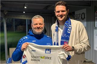 Gemens sportlicher Leiter Sven Stege (links) mit Tim Winking, der im Sommer vom Oberligisten Spvg Schonnebeck an die Jugendburg wechselt..