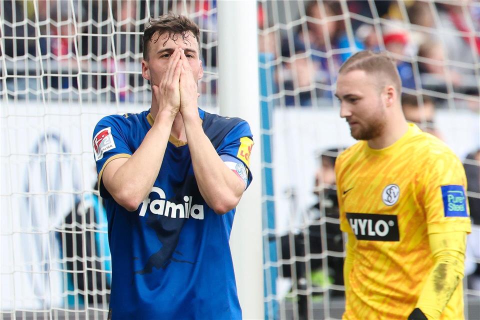 Gemischte Gefühle bei Jonas Meffert nach dem Kieler 1:1 gegen Elversberg.Frank Molter/dpa