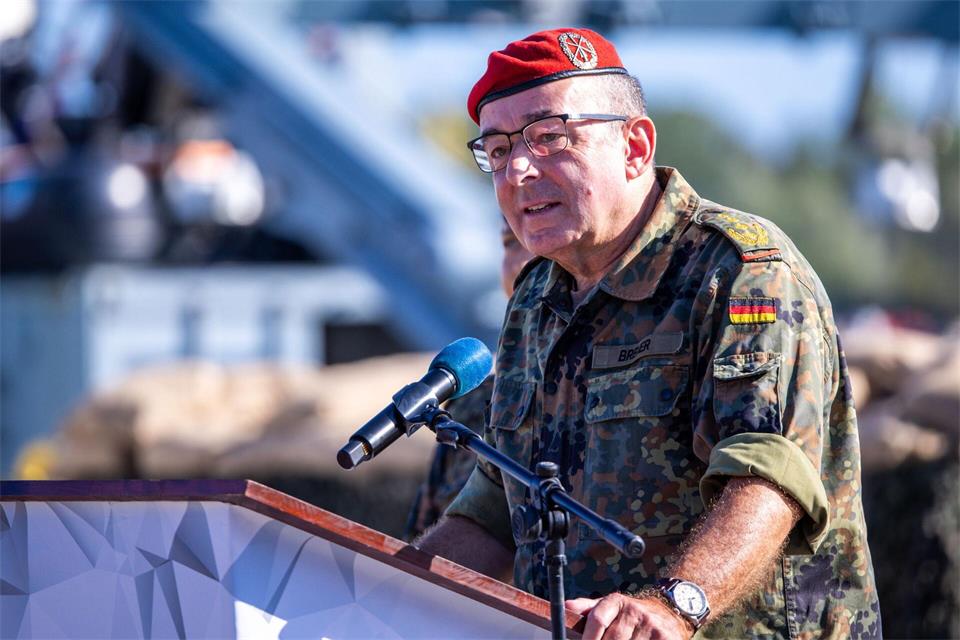 Generalinspekteur Carsten Breuer wurde zum Vorsitzenden des Nato-Militärausschusses gewählt. (Archivbild)Jens Büttner/dpa