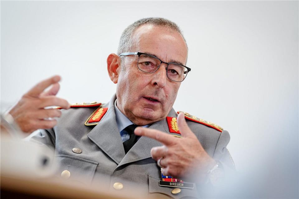 Generalinspekteur: Müssen „Drohnen gegen Drohnen einsetzen“ Generalinspekteur Carsten BreuerKay Nietfeld/dpa