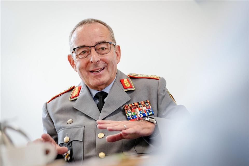 Generalinspekteur: Müssen „Drohnen gegen Drohnen einsetzen“ Generalinspekteur Carsten BreuerKay Nietfeld/dpa