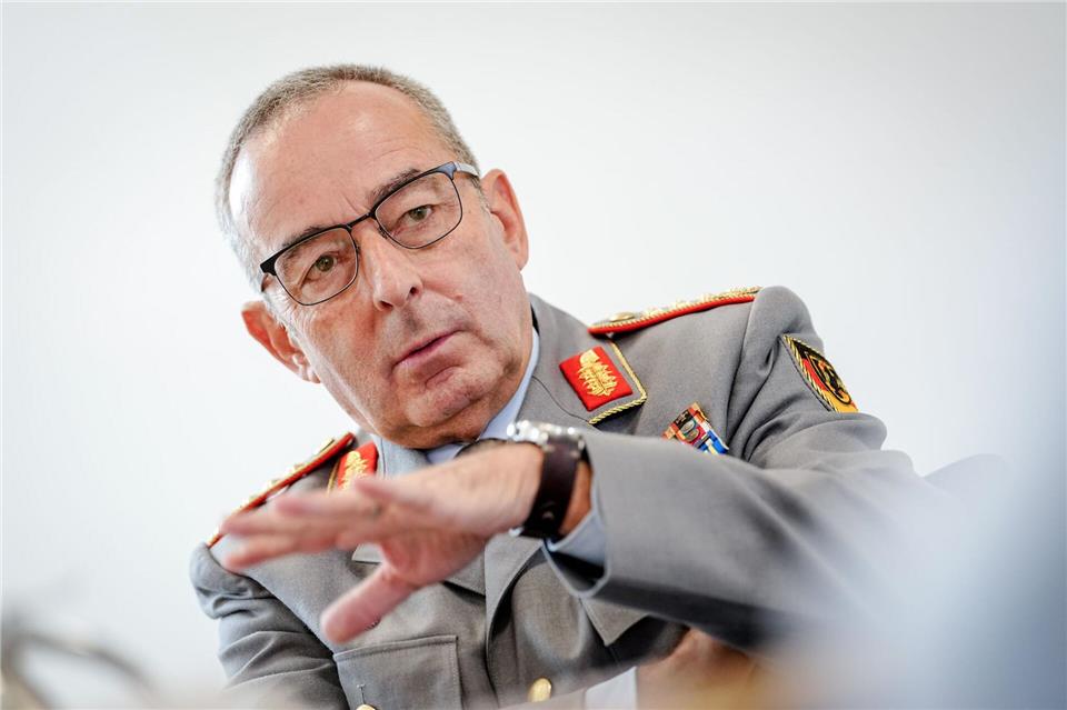 Generalinspekteur: Müssen „Drohnen gegen Drohnen einsetzen“ Generalinspekteur Carsten BreuerKay Nietfeld/dpa