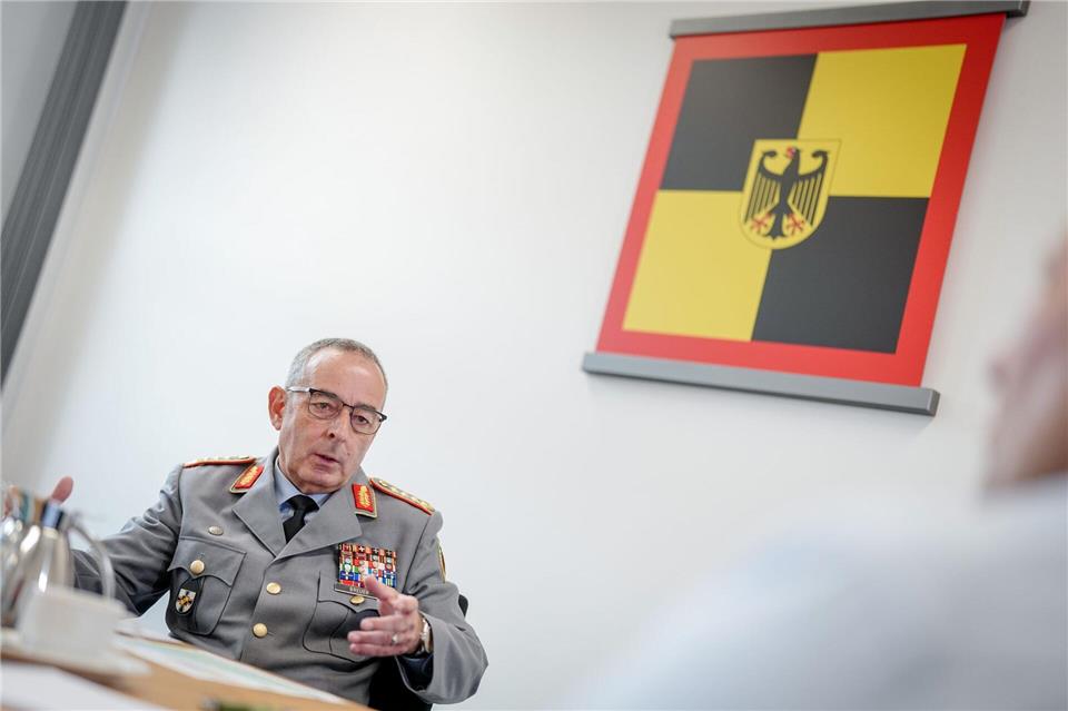 Generalinspekteur: Müssen „Drohnen gegen Drohnen einsetzen“ Generalinspekteur Carsten BreuerKay Nietfeld/dpa