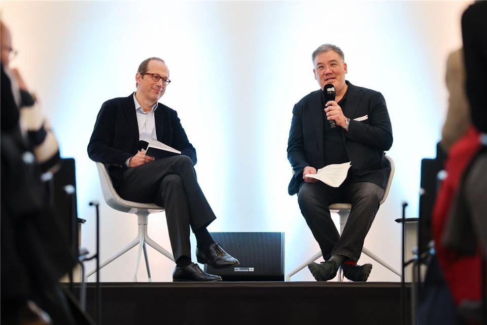 Generalintendant und Chefdirigent - in Hamburg wurde jetzt das Programm in der Elbphilharmonie für die kommende Saison vorgestellt. Christian Charisius/dpa
