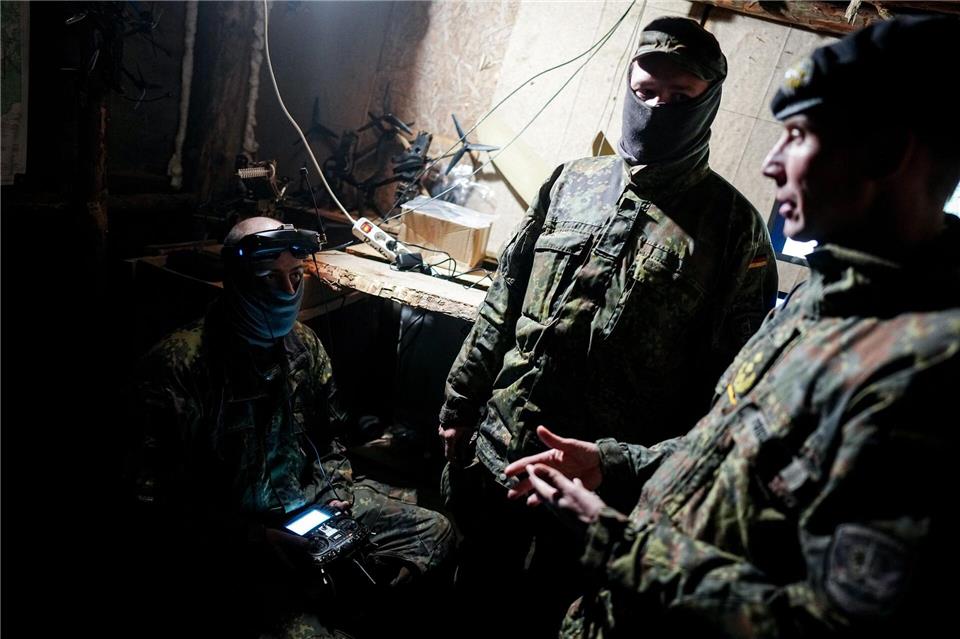 Generalleutnant Christian Freuding im Drohnen-GefechtsstandKay Nietfeld/dpa