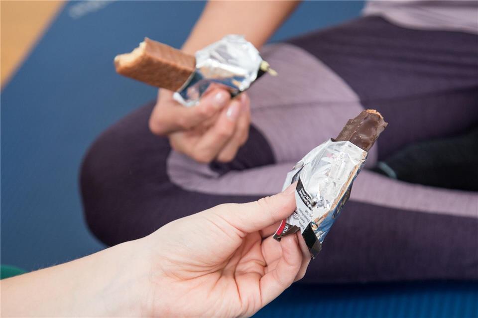 Genuss mit Vorsicht: Trotz zugesetzter Nährstoffe bleiben funktionelle Süßigkeiten kalorienreich und unausgewogen.Christin Klose/dpa-tmn