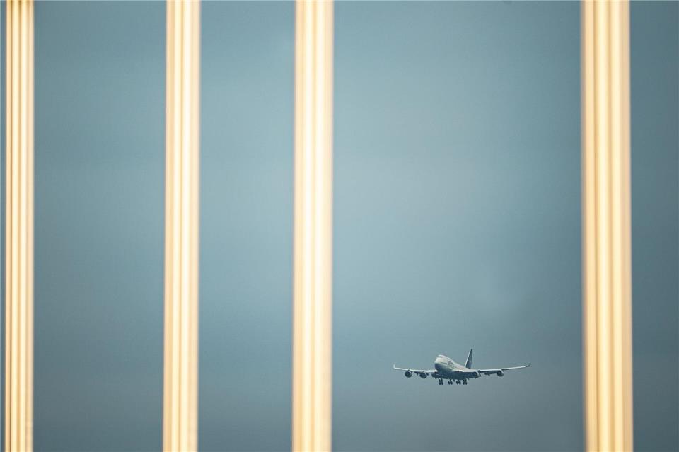 Geopolitische Spannungen führen zu geänderten Flugrouten: Viele Airlines meiden derzeit den iranischen und irakischen Luftraum auf dem Weg von und nach Dubai.Andreas Arnold/dpa/dpa-tmn