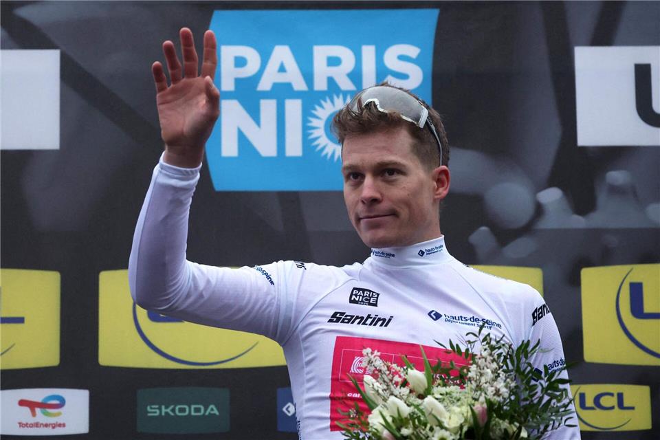 Georg Steinhauser trägt das Weiße Trikot bei Paris-Nizza.Anne-Christine Poujoulat/AFP/dpa