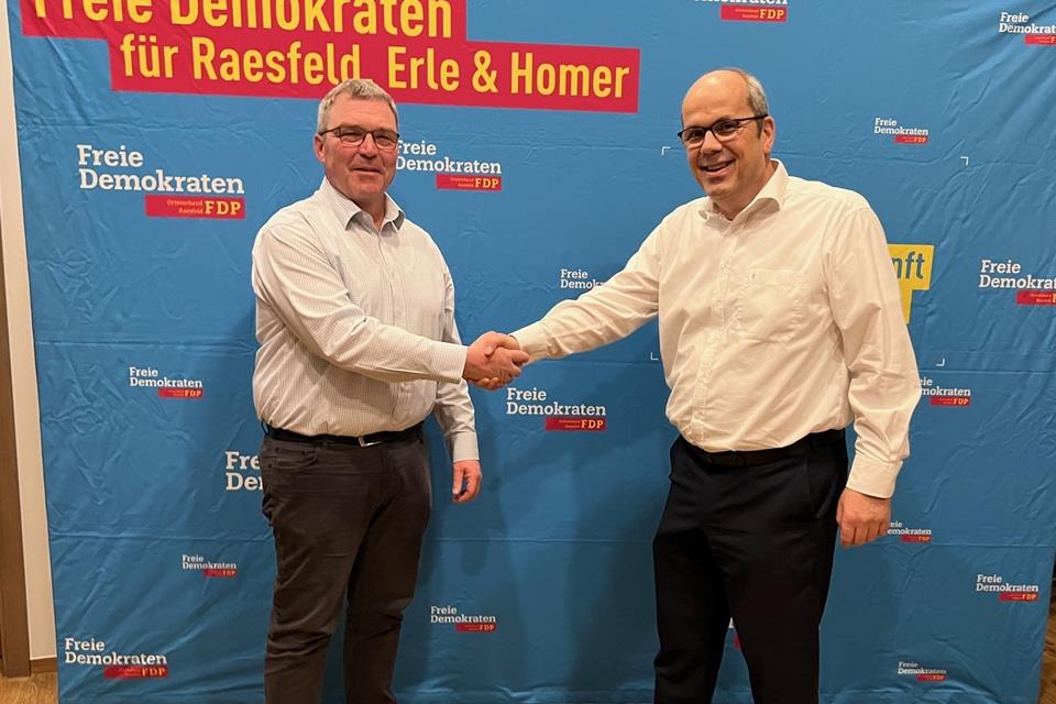 Georg Stenkamp (links) hat den FDP-Vorsitz von Christoph Stephan übernommen.