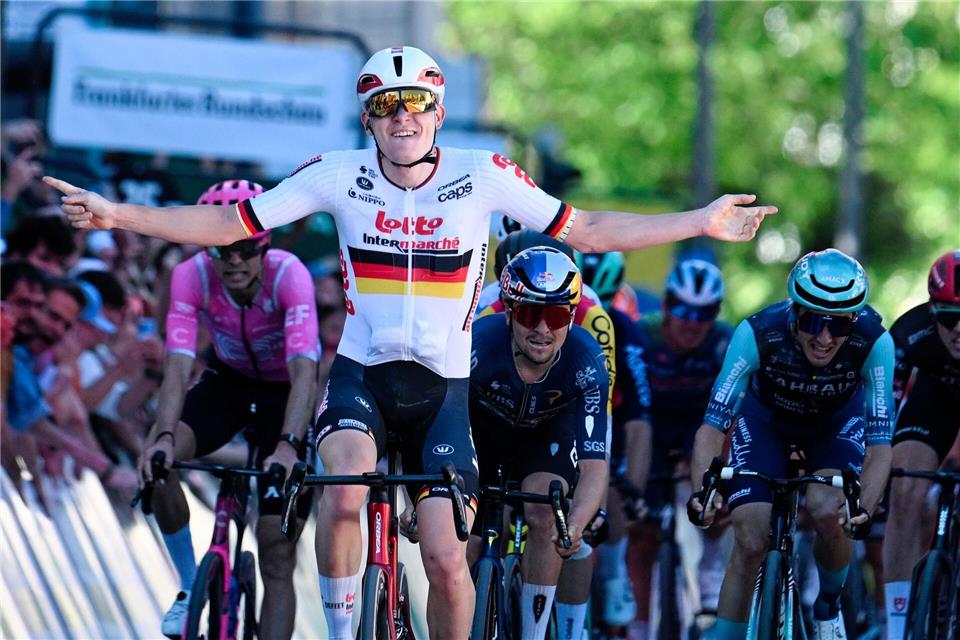 Georg Zimmermann feiert im deutschen Meistertrikot einen überraschenden Coup beim Klassiker Eschborn-Frankfurt.Uwe Anspach/dpa