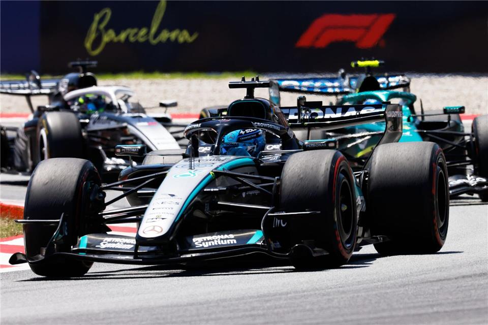George Russell holt sich in Spanien die Pole Position.Joan Monfort/AP/dpa