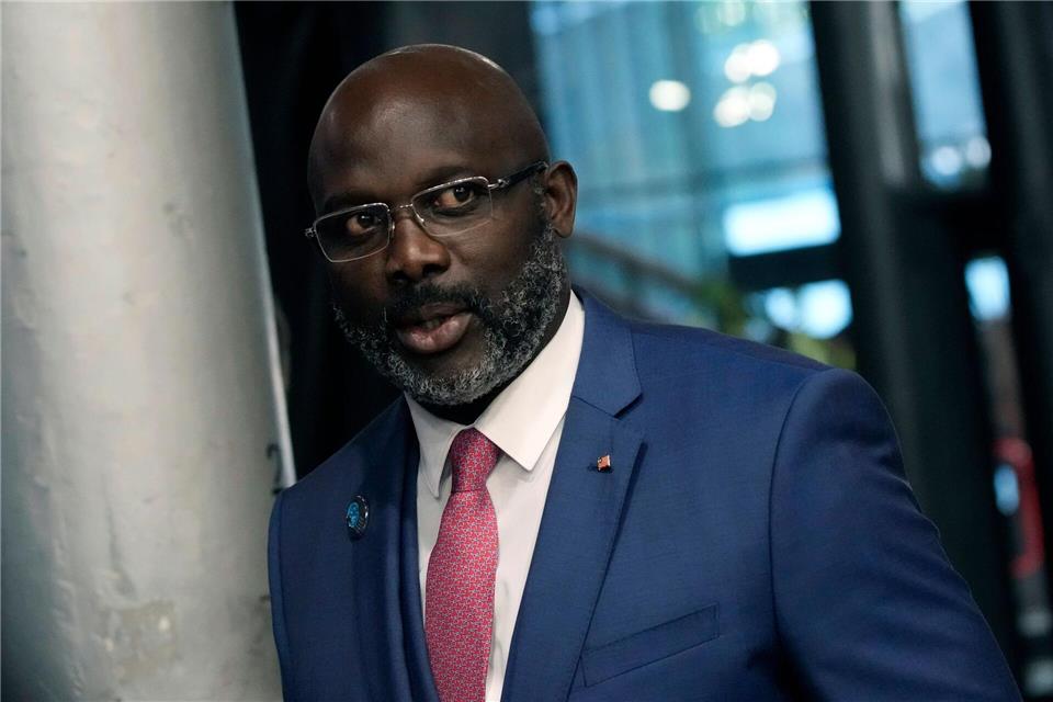 George Weah wurde nach seiner Fußballkarriere Politiker. (Archivbild)Christophe Ena/AP/dpa