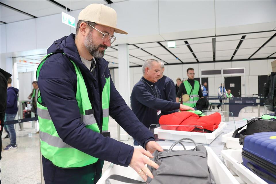 Geprüft werden alle Bereiche, vom Boarding über die Sicherheitskontrolle bis zur Gepäckausgabe. Dominik Bartl/dpa