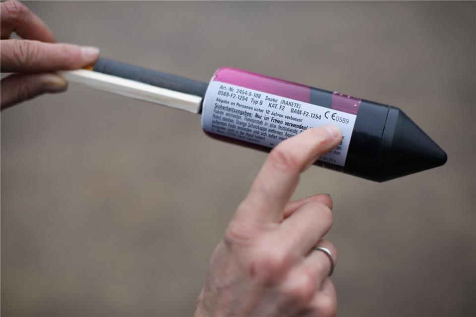 Geprüfte Feuerwerkskörper mit CE-Zeichen und geräuscharmes Feuerwerk reduzieren Risiken und schonen Tiere.Jörg Carstensen/dpa/dpa-tmn