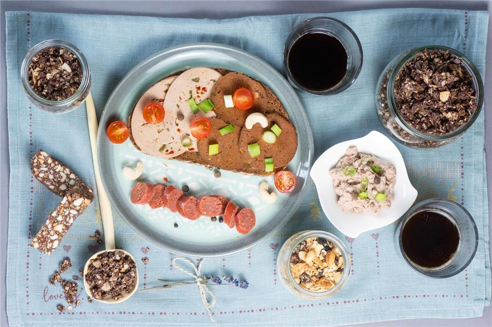 Gerade in Fertigprodukten ist häufig eine Menge Zucker versteckt. (Symbolbild)Sebastian Kahnert/dpa