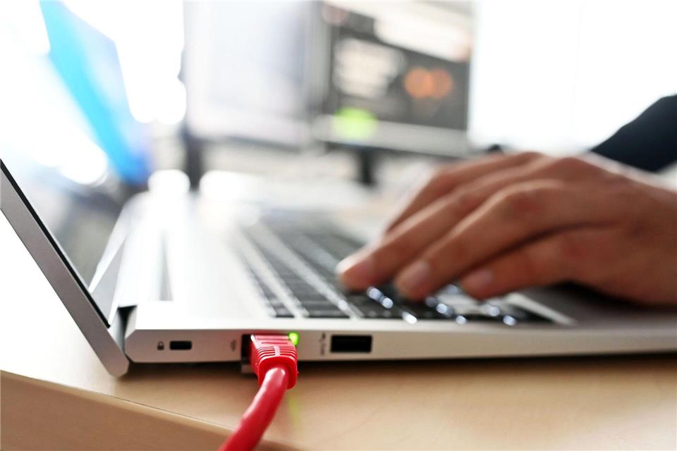 Gerade in der IT-Branche steigt der Bedarf an Fachkräften. (Symbolbild)Uli Deck/dpa