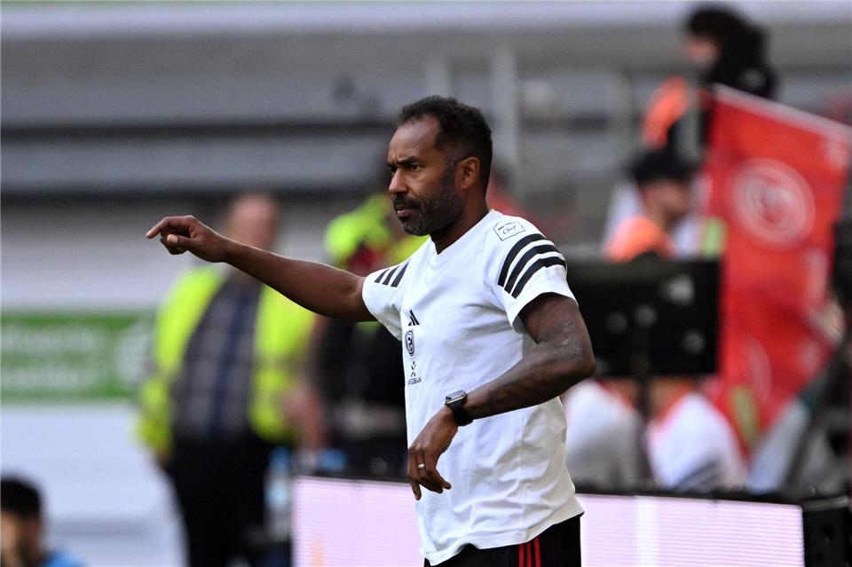 Gerät unter Druck: Düsseldorfs Trainer Daniel Thioune.Federico Gambarini/dpa