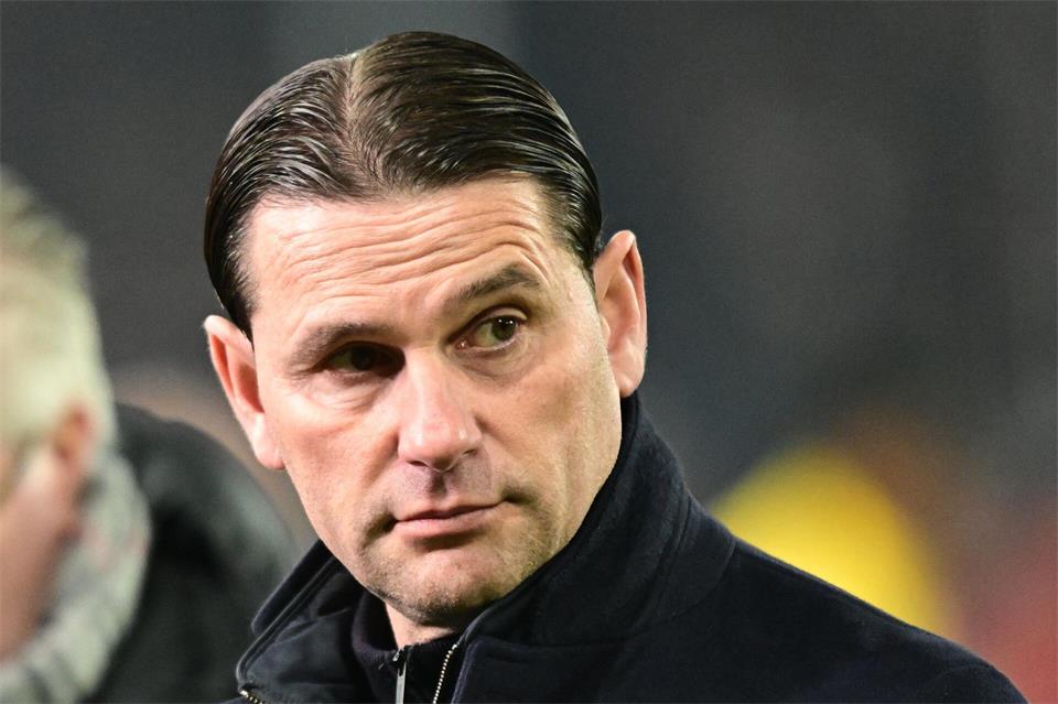 Gerardo Seoane konnte wegen einer Entzündung des Gleichgewichtsnervs zeitweise nicht mehr stehen. (Archivbild)Bernd Weißbrod/dpa