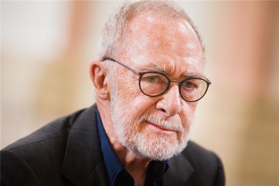 Gerhard Richter hält es für angemessen, dass das Domkapitel künftig Eintrittsgeld verlangen will - in anderen Kathedralen sei das auch so, sagt er. (Archivbild) Rolf Vennenbernd/dpa
