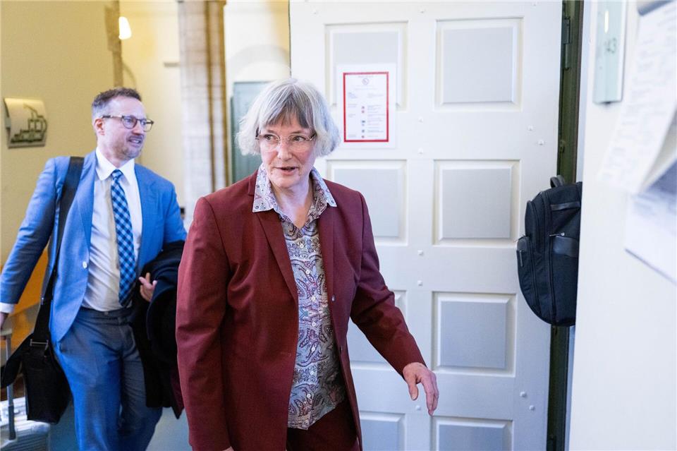 Gerrit Huy (AfD, r), Bundestagsabgeordnete, und ihr Anwalt Carsten Brennecke im Landgericht II. Christophe Gateau/dpa