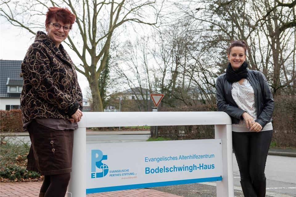 Geschäftsbereichsleiterin Silke Beernink (links) mit der neuen Plegedienstleiterin Inga Aleksejenko, die am 1. Februar im Bodelschwingh-Haus in Gemen ihre Stelle angetreten hat. 