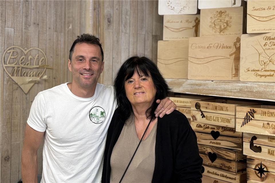 Geschäftsführer Michel Riedel und seine Mutter Monika Riedel verabschieden sich Ende Januar 2026 aus ihrem stationären Dekostore in Heiden.