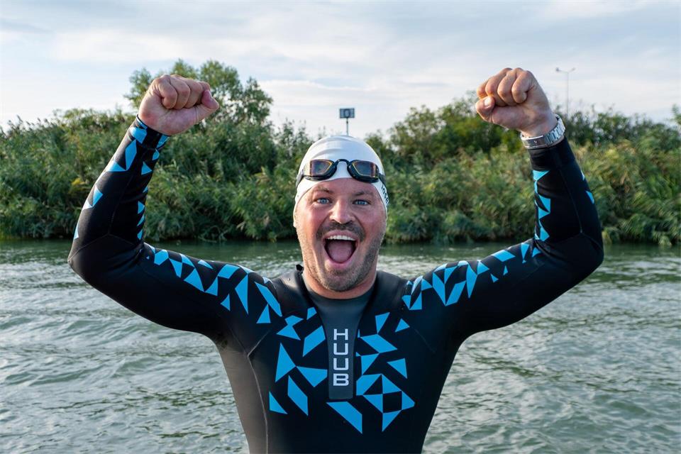 Geschafft! Dresdner durchschwimmt die Donau von der Quelle bis zur Mündung. Markus Weinberg/dpa