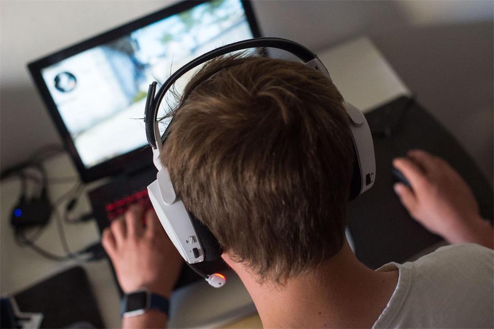 Geschichtswissen kann auch in Video-, Brett- oder Kartenspielen vermittelt werden, wie das Geschichtsfestival „Weimarer Rendezvous mit der Geschichte“ zeigen möchte. (Symbolbild)Lino Mirgeler/dpa